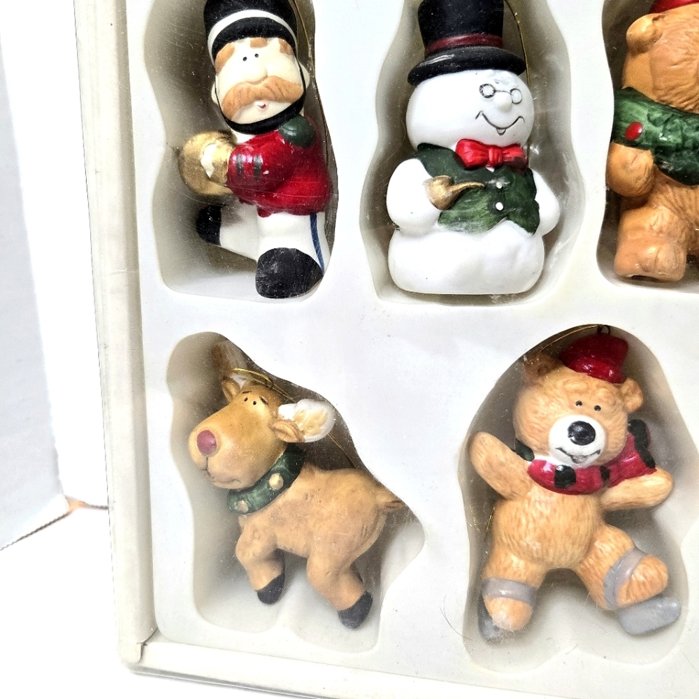 Holiday Classics 24-piece Christmas Ornament Set. - Picture 8 of 12